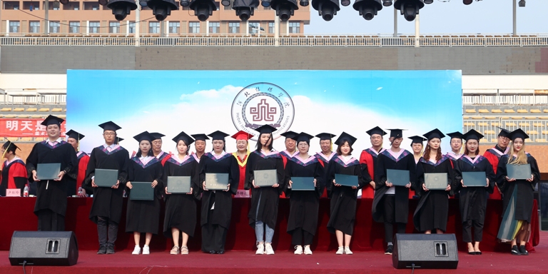 成人高等学历继续教育毕业生风采